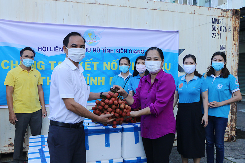 Hội Liên hiệp Phụ nữ Kiên Giang hỗ trợ tiêu thụ gần 5 tấn vải thiều Bắc Giang